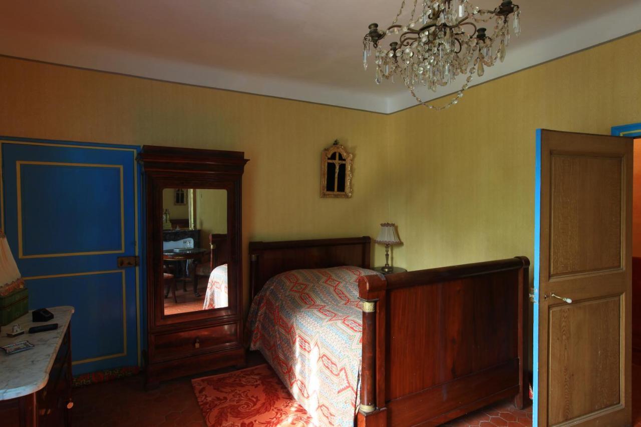 Chateau De Saint Martin Bed & Breakfast Taradeau Bagian luar foto